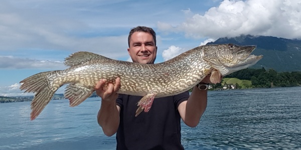 Markus Helfenstein mit Hecht Markus Helfenstein mit Hecht